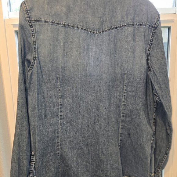 ๐Gap 1969 Western Denim Shirt - Classic Light Wash - XL Tall - Picture 2 of 10